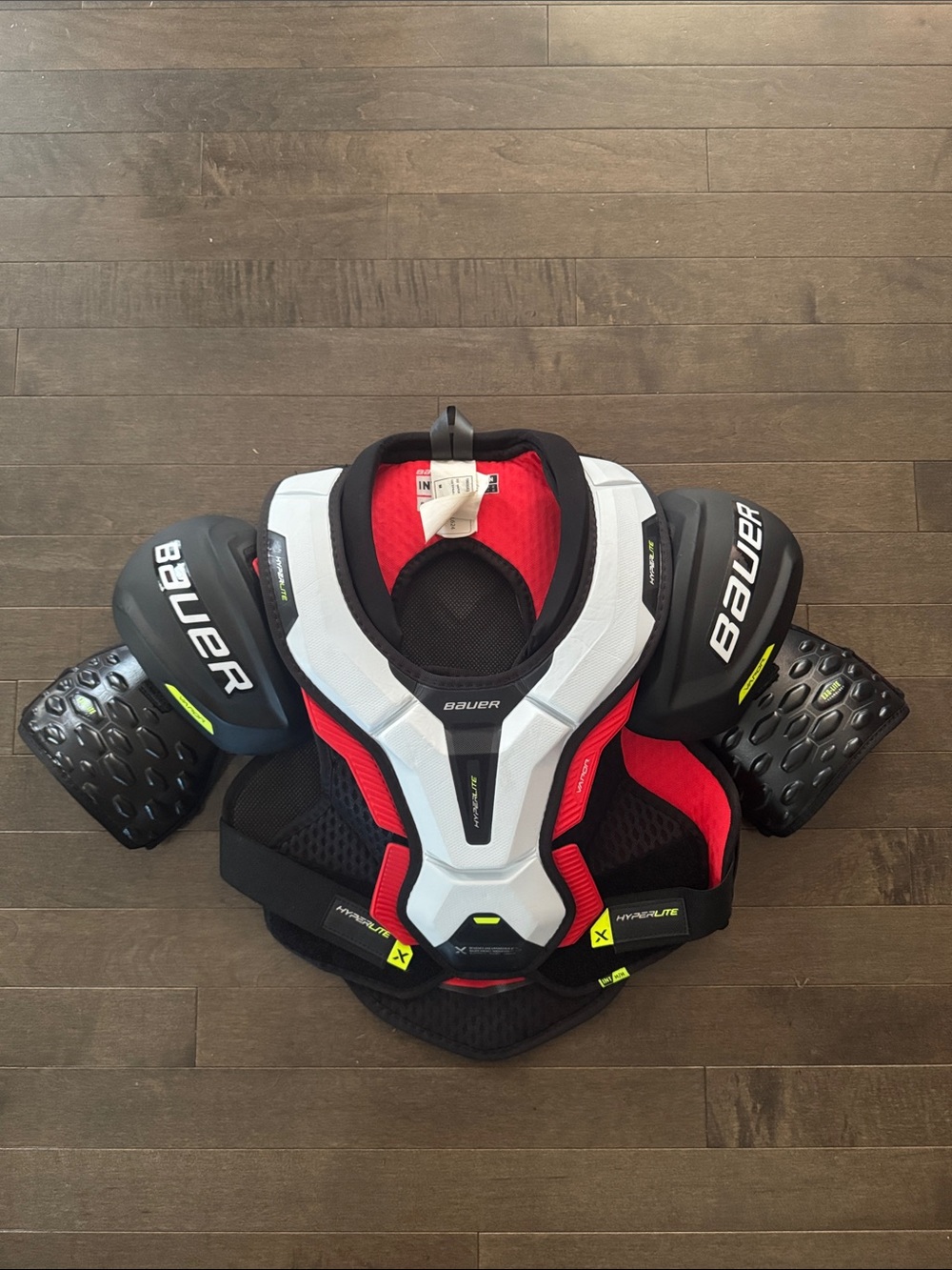 Bauer Vapor Hyperlite INT Medium Shoulder Pads